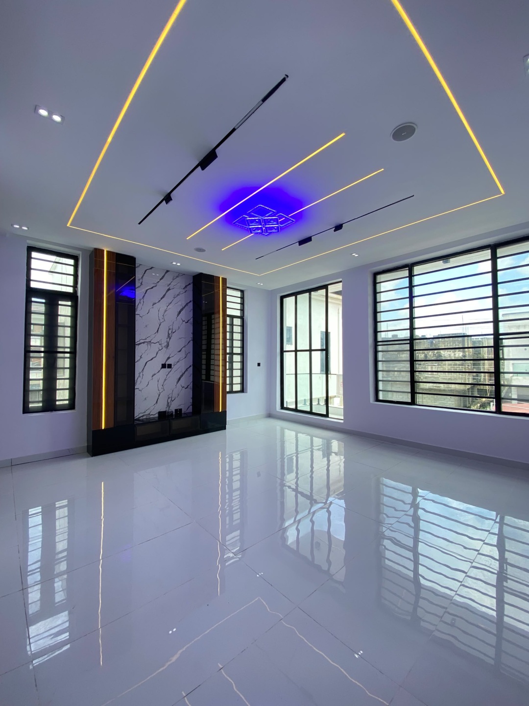 5 BEDROOM FULLY DETACHED DUPLEX WITH BQ AND SWIMMING POOL