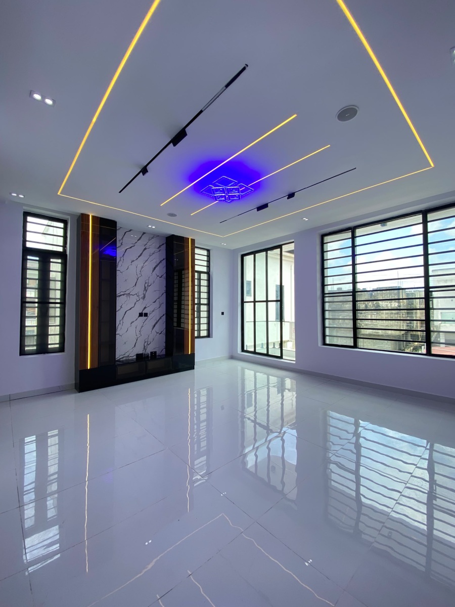 5 BEDROOM FULLY DETACHED DUPLEX WITH BQ AND SWIMMING POOL
