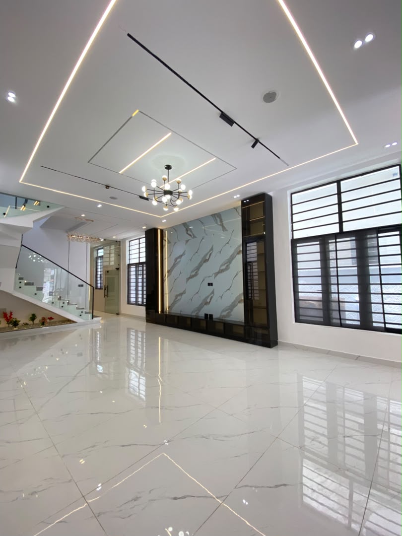 5 BEDROOM FULLY DETACHED DUPLEX WITH BQ AND SWIMMING POOL