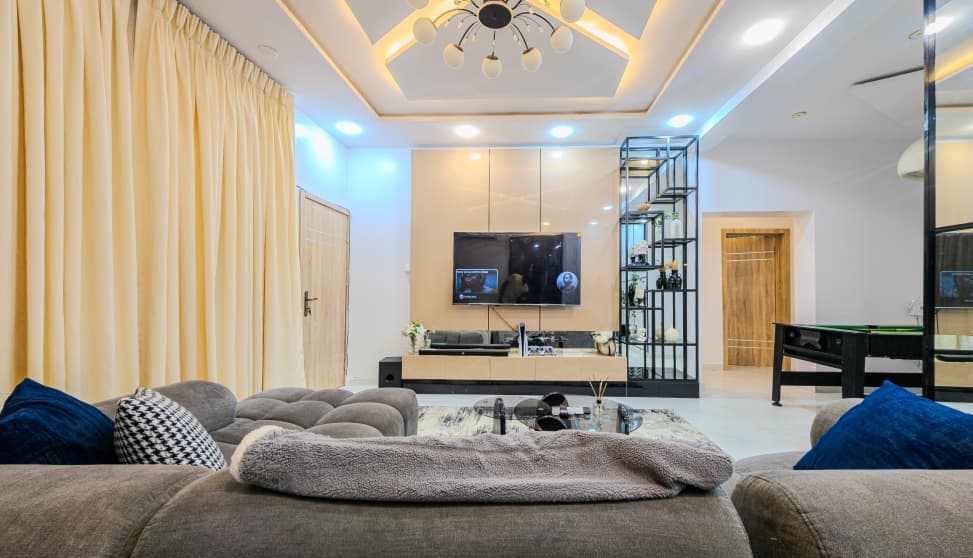2 Bedroom Apartment With A Private Cinema And PS5
