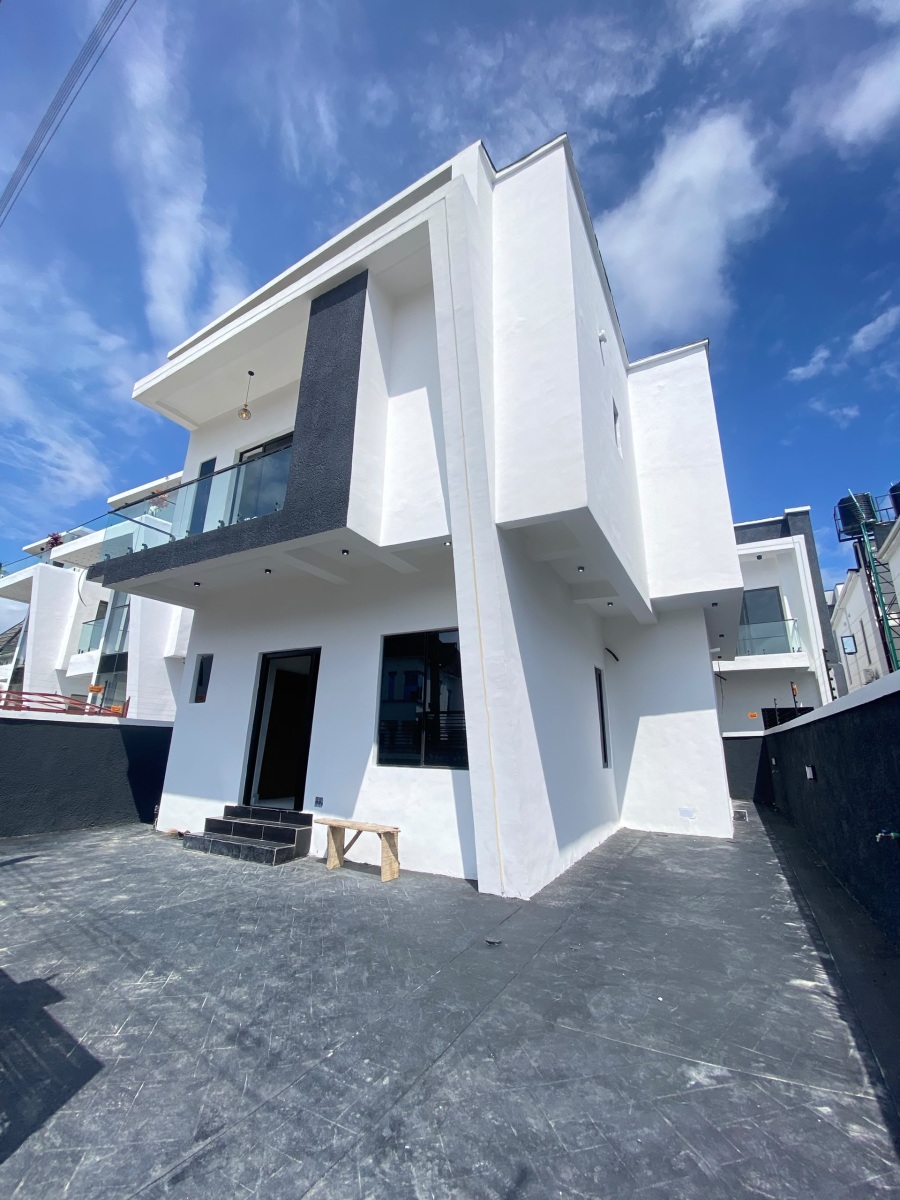 4 BEDROOM FULLY DETACHED DUPLEX WITH BQ