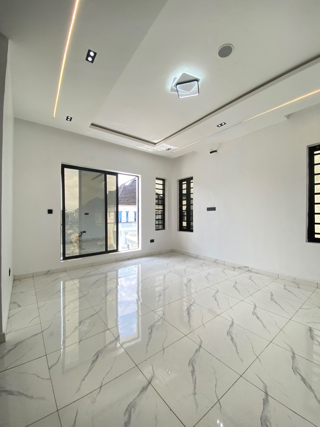 4 BEDROOM FULLY DETACHED DUPLEX WITH BQ