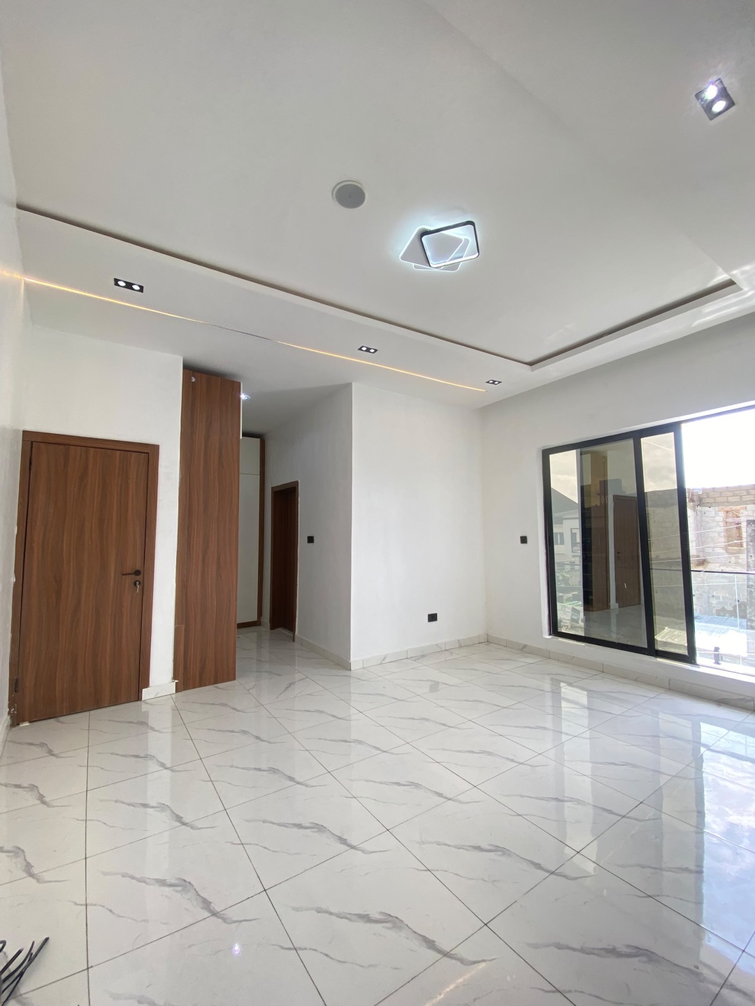 4 BEDROOM FULLY DETACHED DUPLEX WITH BQ