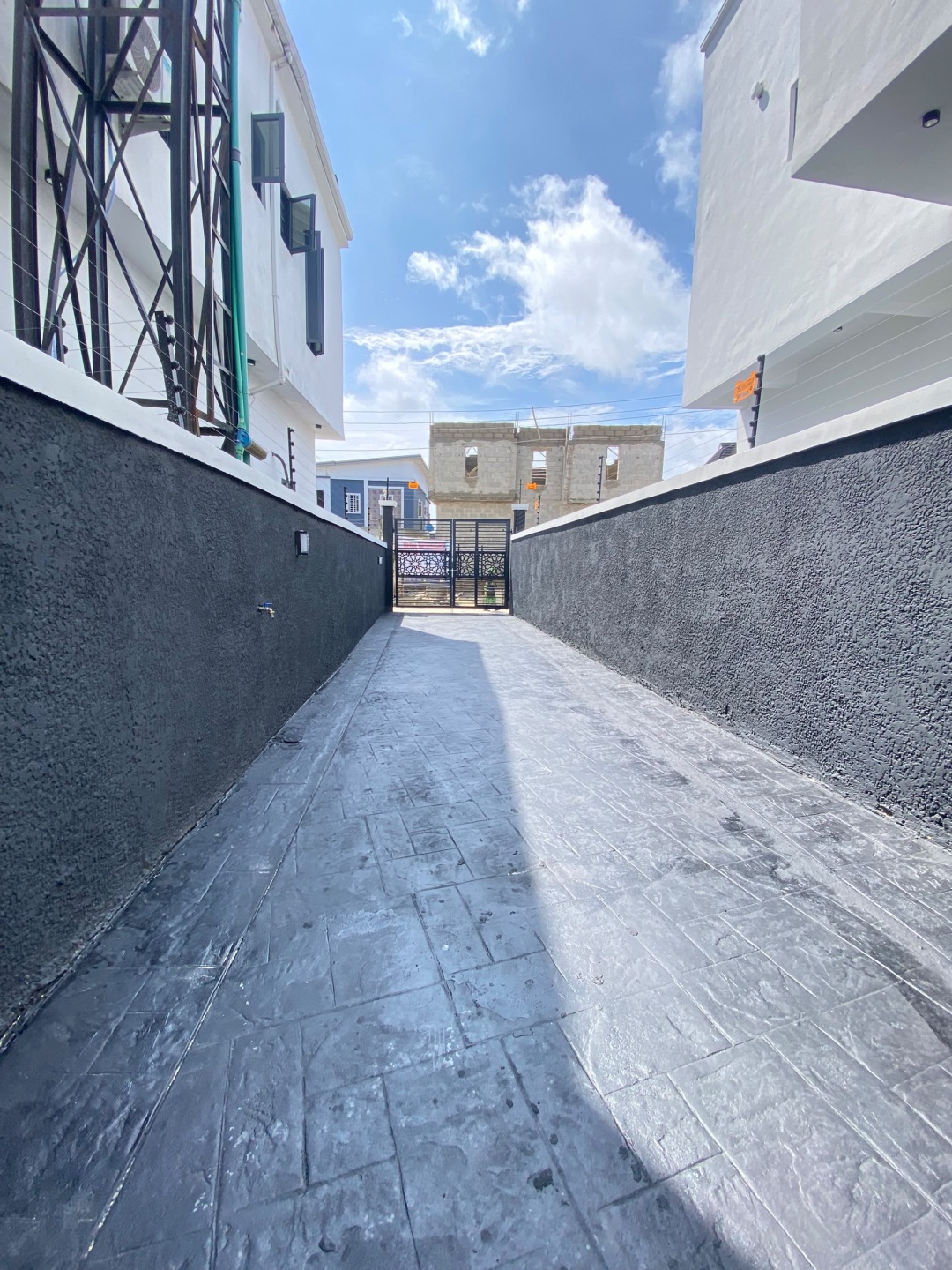 4 BEDROOM FULLY DETACHED DUPLEX WITH BQ