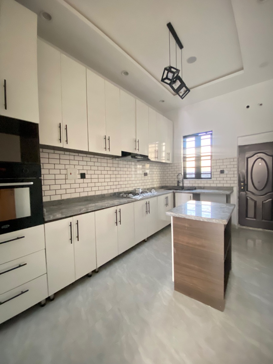 4 BEDROOM FULLY DETACHED DUPLEX WITH BQ