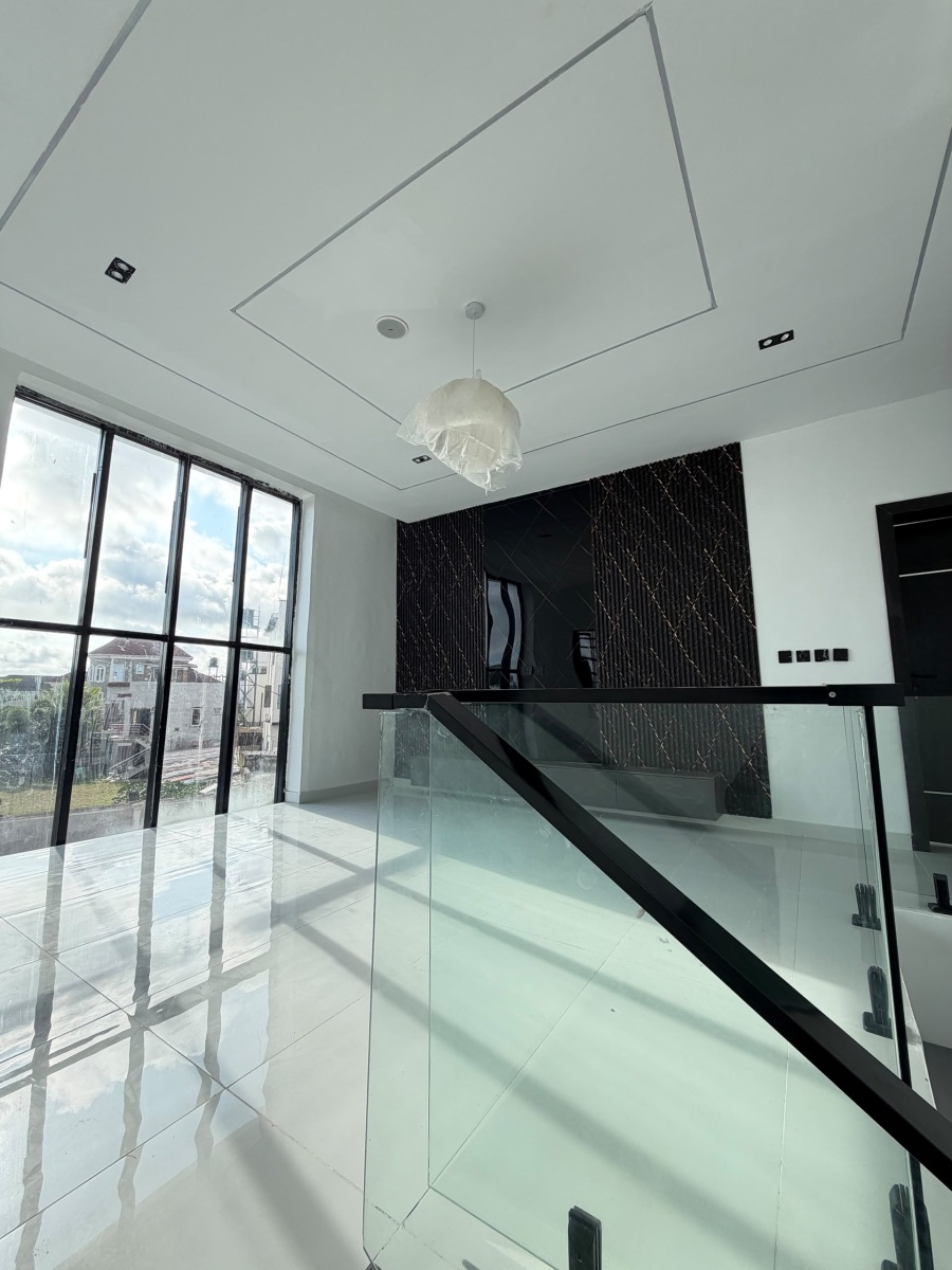 4 BEDROOM FULLY DETACHED DUPLEX WITH BQ