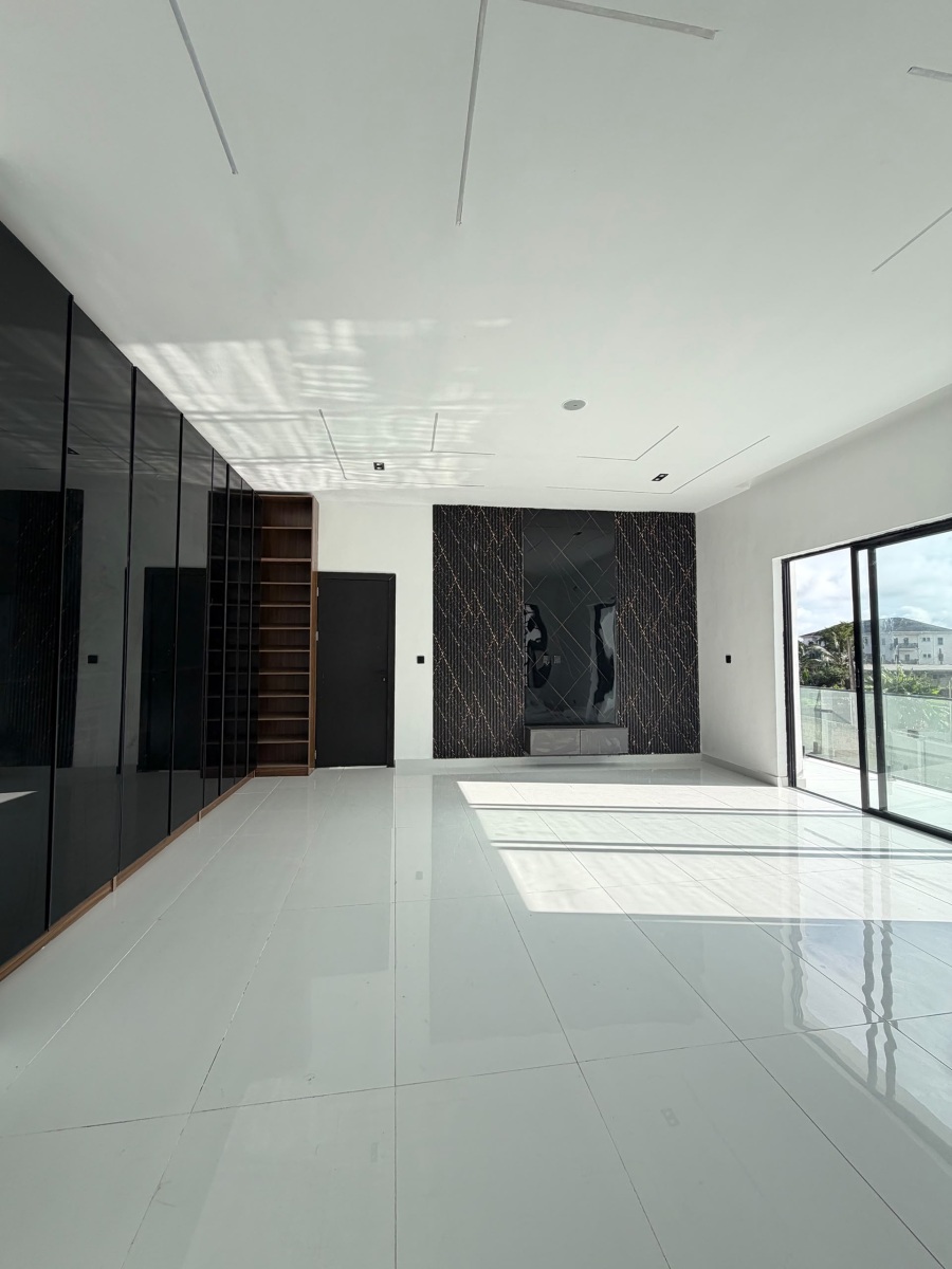 4 BEDROOM FULLY DETACHED DUPLEX WITH BQ