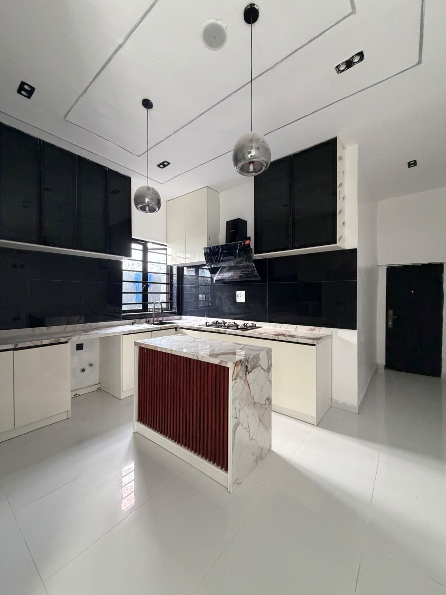4 BEDROOM FULLY DETACHED DUPLEX WITH BQ