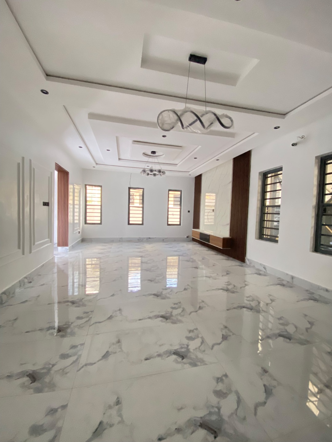 5 BEDROOM FULLY DETACHED DUPLEX WITH BQ