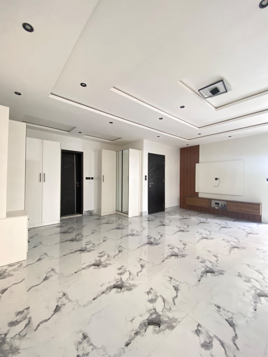 5 BEDROOM FULLY DETACHED DUPLEX WITH BQ
