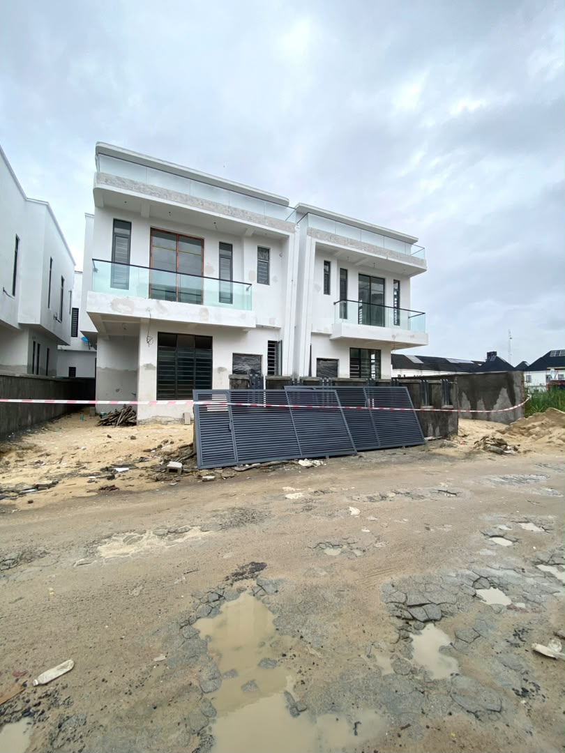4 BEDROOM SEMI-DETACHED DUPLEX WITH BQ