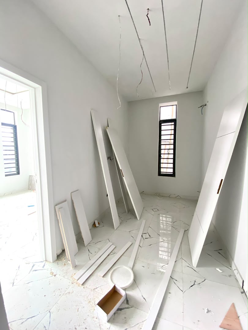 4 BEDROOM SEMI-DETACHED DUPLEX WITH BQ