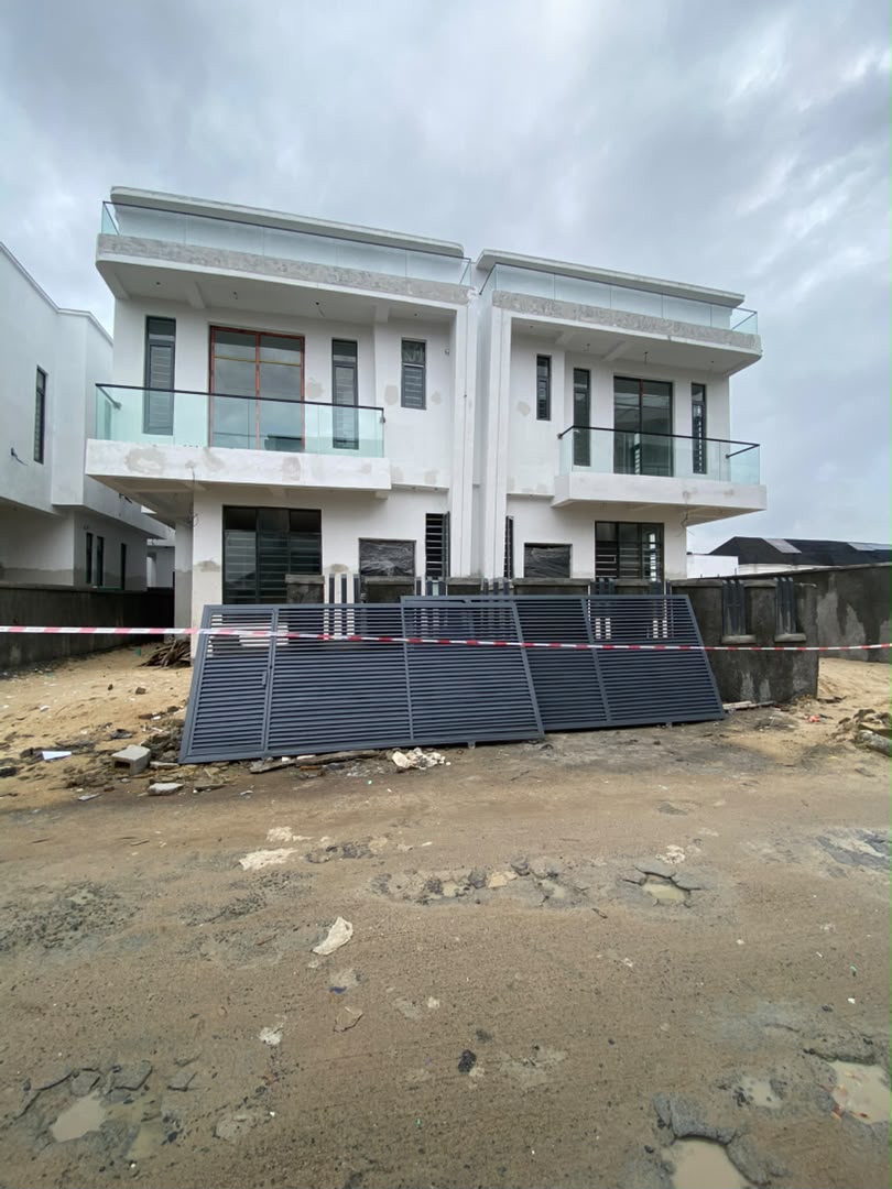 4 BEDROOM SEMI-DETACHED DUPLEX WITH BQ