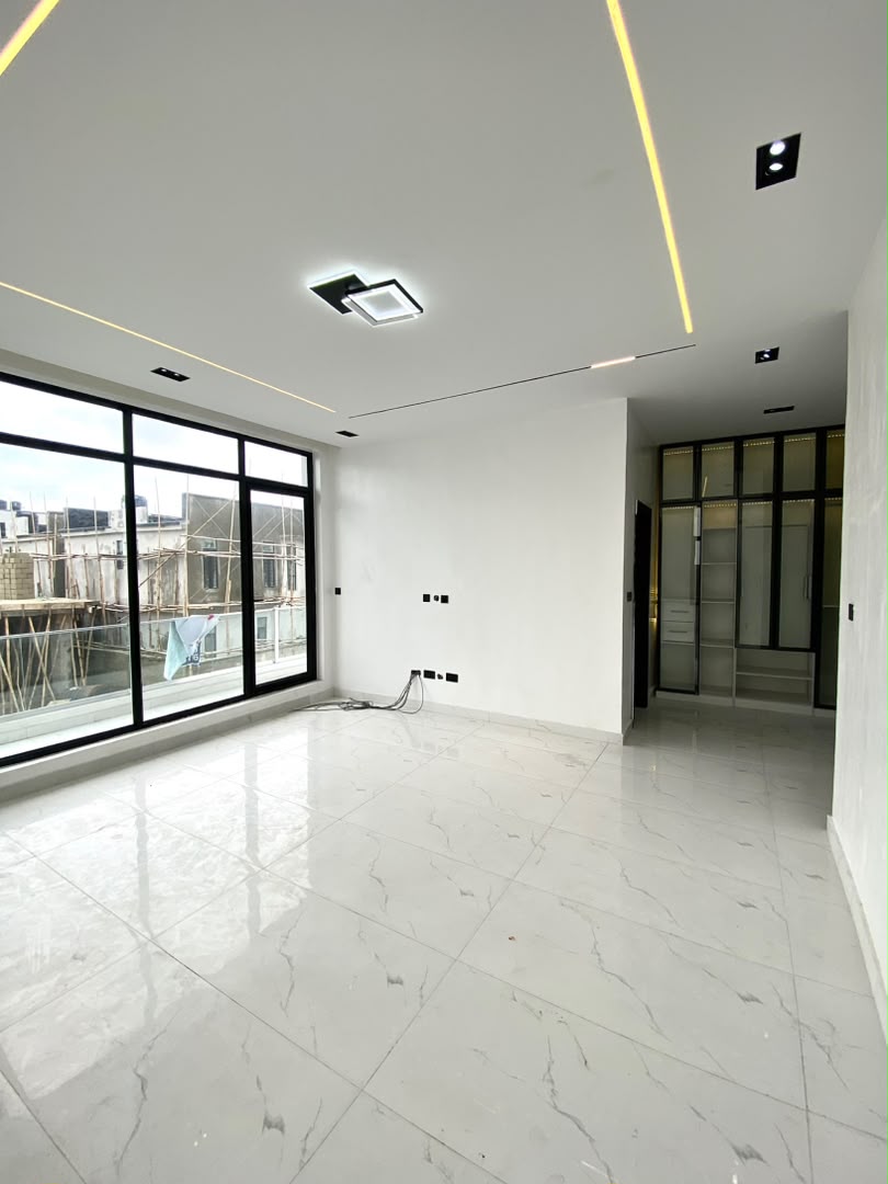 5 BEDROOM FULLY DETACHED DUPLEX WITH SWIMMING POOL AND BQ