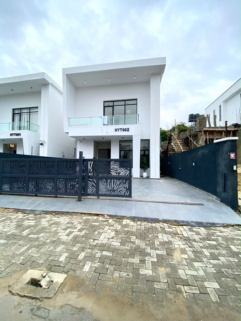 5 BEDROOM FULLY DETACHED DUPLEX WITH SWIMMING POOL AND BQ