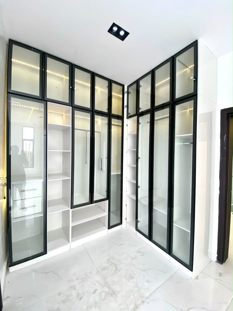 5 BEDROOM FULLY DETACHED DUPLEX WITH SWIMMING POOL AND BQ