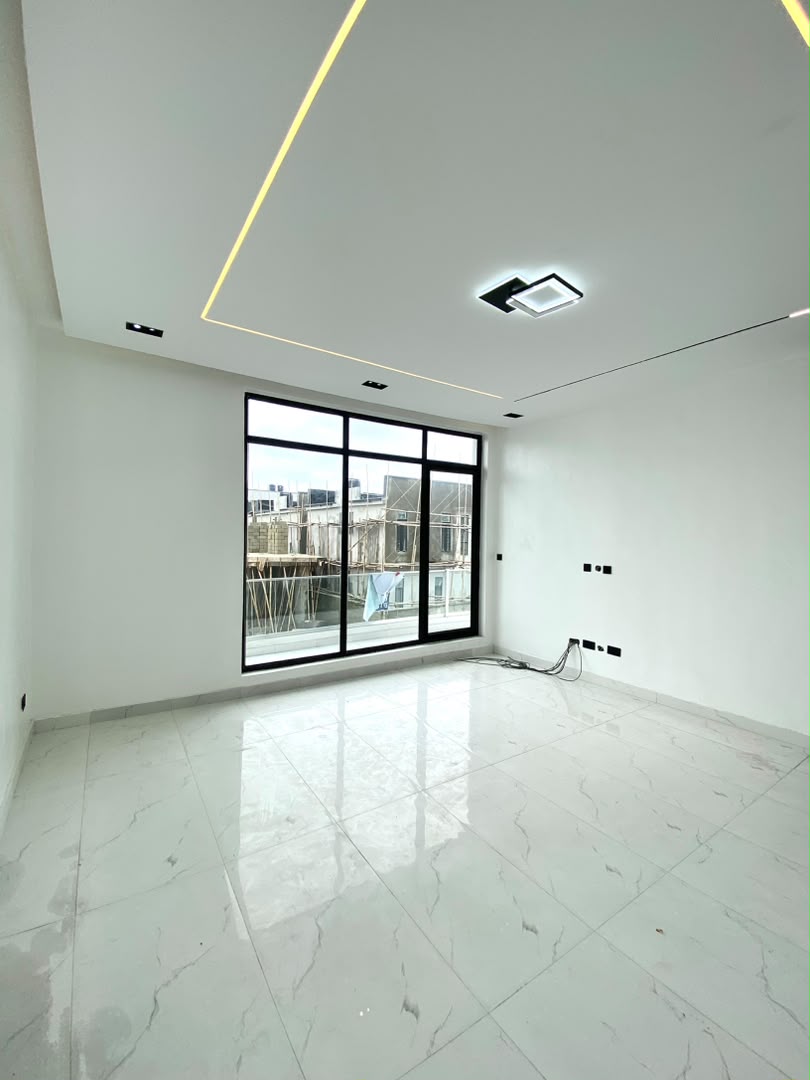 5 BEDROOM FULLY DETACHED DUPLEX WITH SWIMMING POOL AND BQ