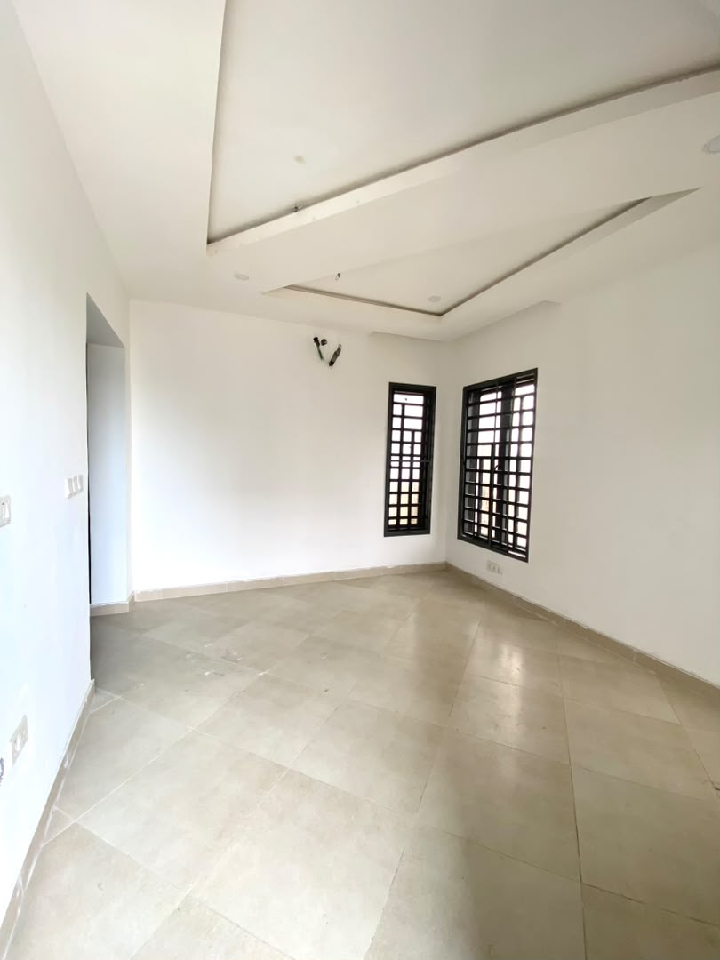 4 BEDROOM APARTMENT WITH ELEVATOR