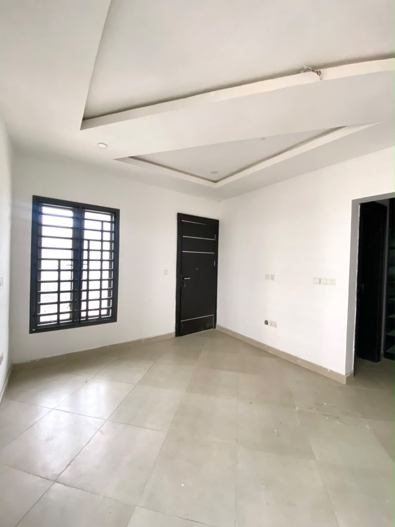 4 BEDROOM APARTMENT WITH ELEVATOR