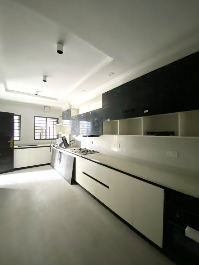 4 BEDROOM APARTMENT WITH ELEVATOR