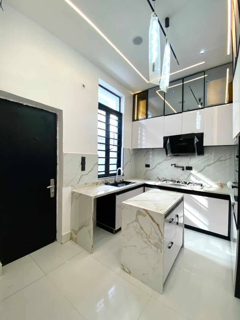 4 BEDROOM APARTMENT WITH ELEVATOR