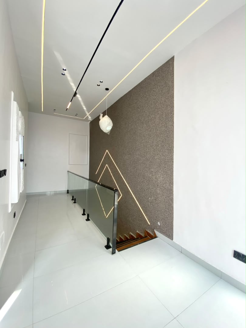4 BEDROOM APARTMENT WITH ELEVATOR
