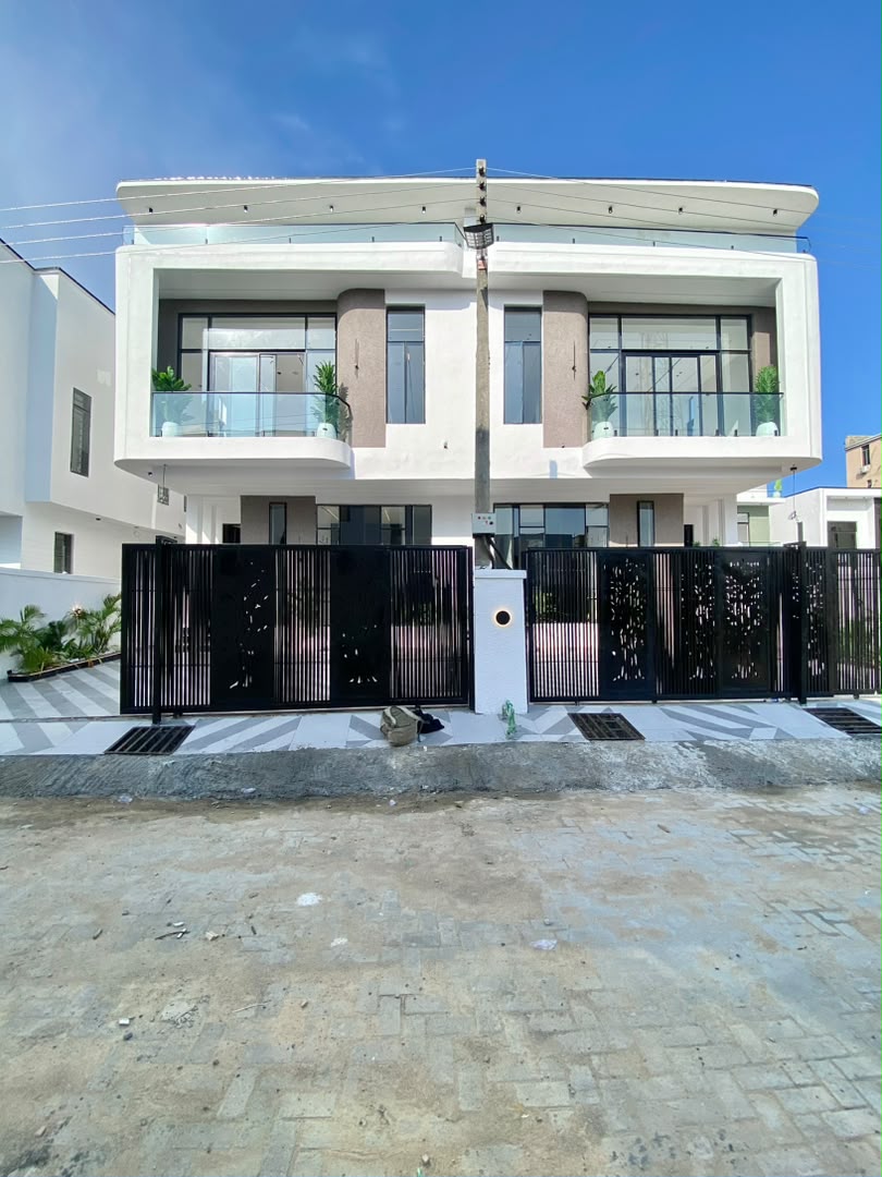 4 BEDROOM DETACHED DUPLEX WITH BQ