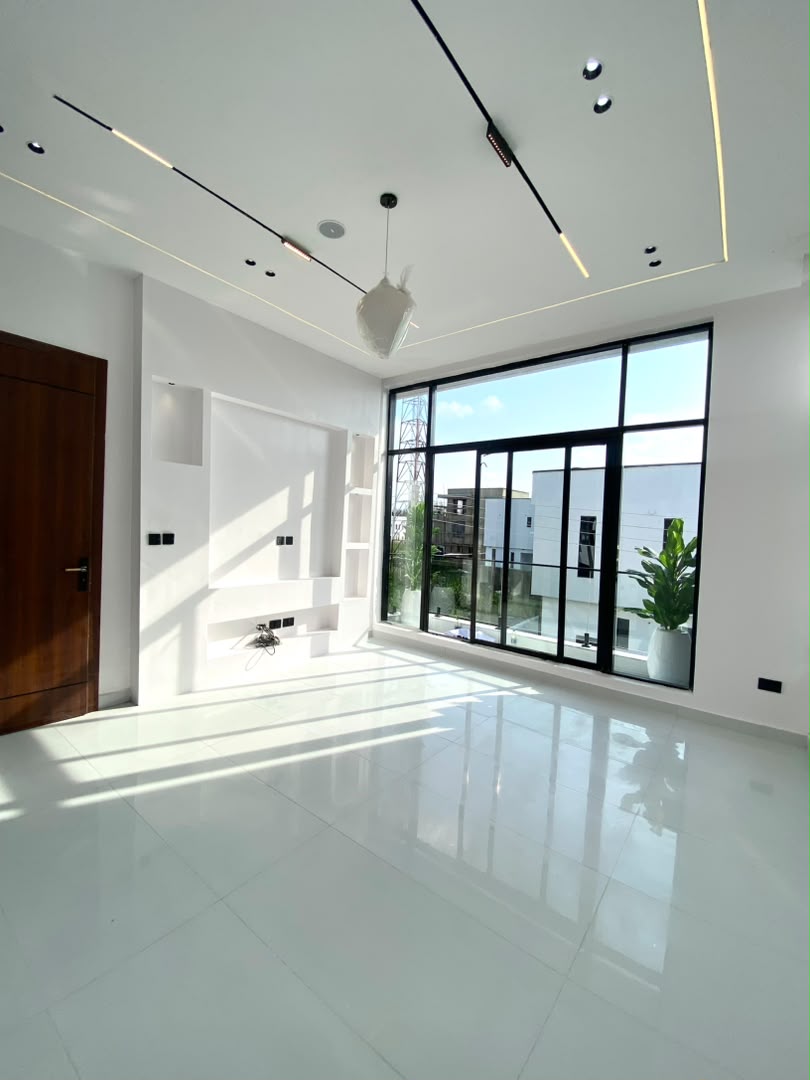 4 BEDROOM DETACHED DUPLEX WITH BQ