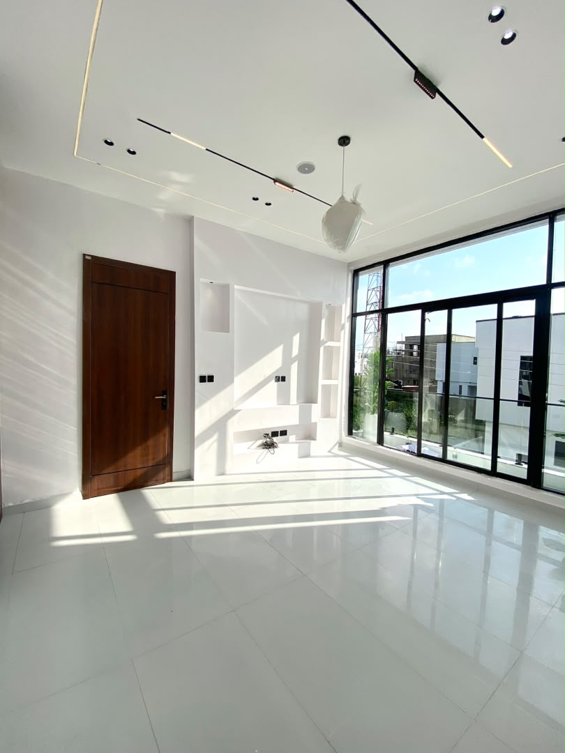 4 BEDROOM DETACHED DUPLEX WITH BQ