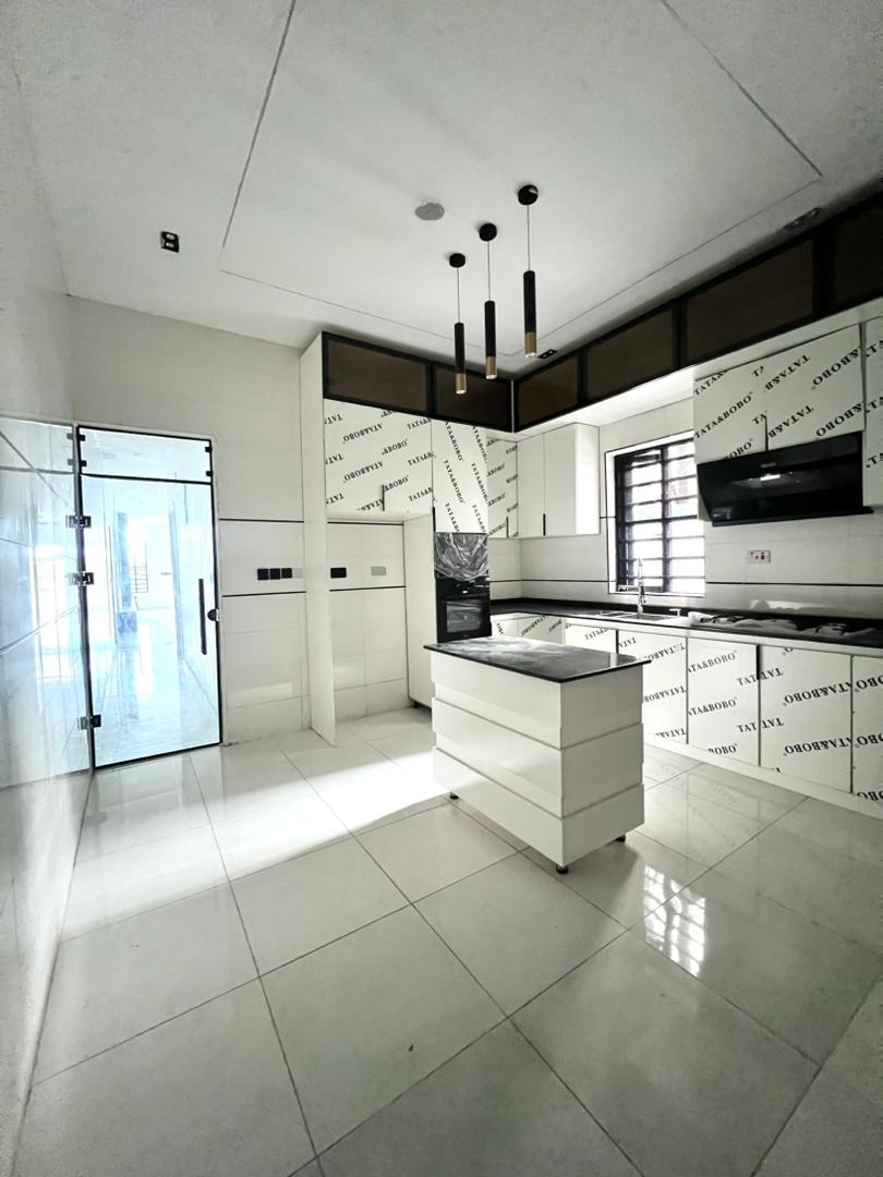 5 BEDROOM DETACHED DUPLEX WITH SWIMMING POOL AND BQ