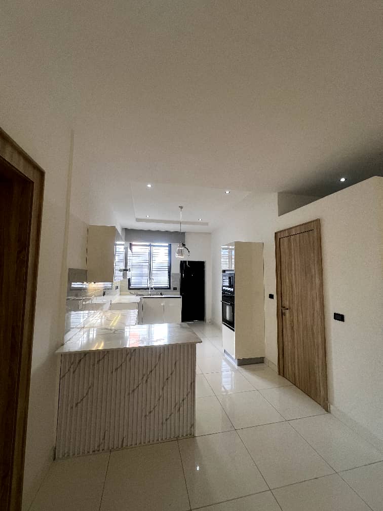 MODERN 3 BEDROOM GROUND FLOOR FLAT WITH BQ