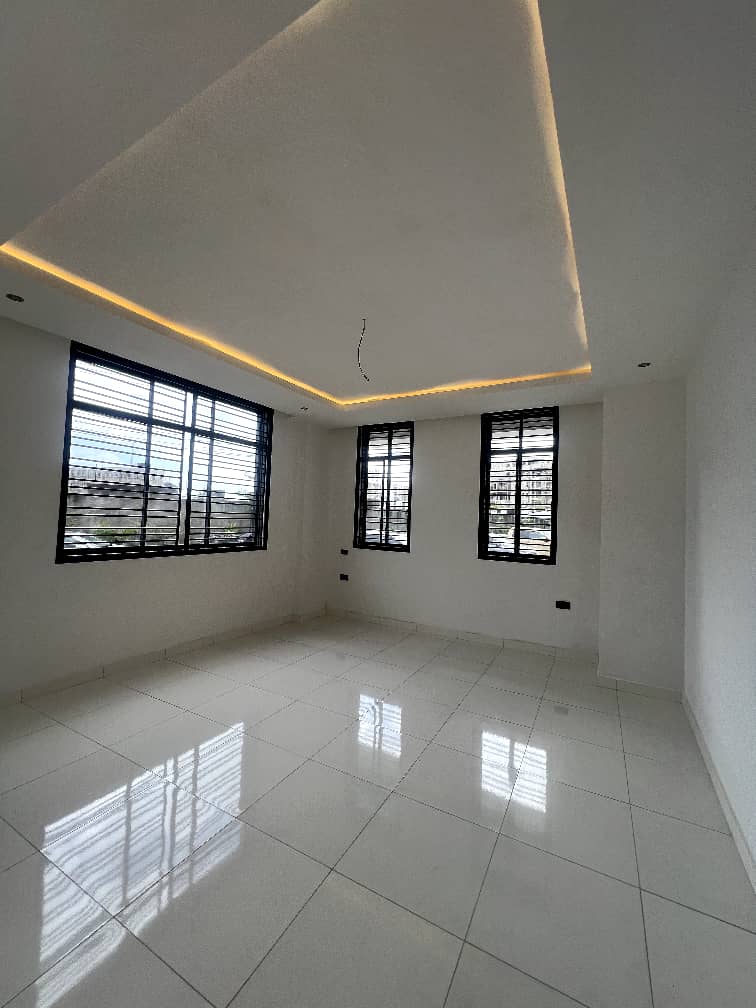MODERN 3 BEDROOM GROUND FLOOR FLAT WITH BQ