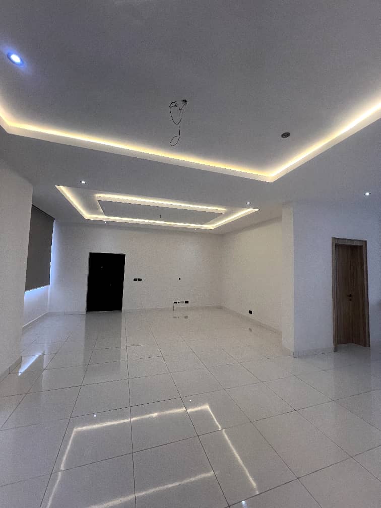 MODERN 3 BEDROOM GROUND FLOOR FLAT WITH BQ