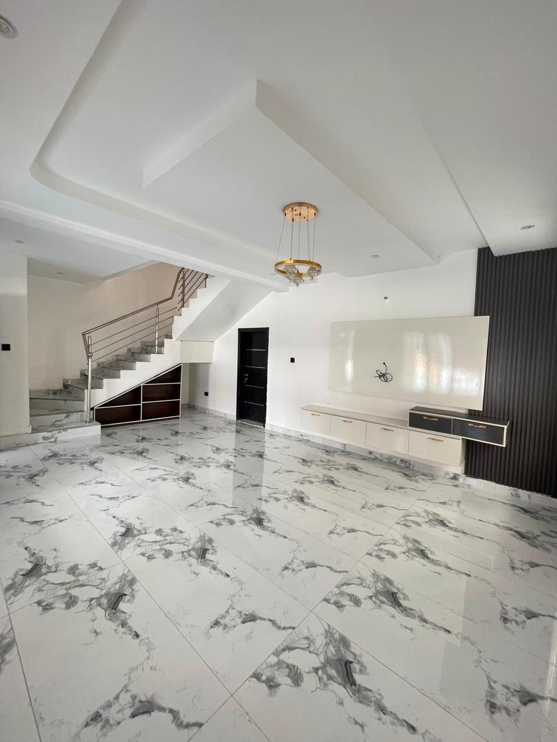 Spacious Fully Serviced Unfurnished 3 Bedroom Apartment