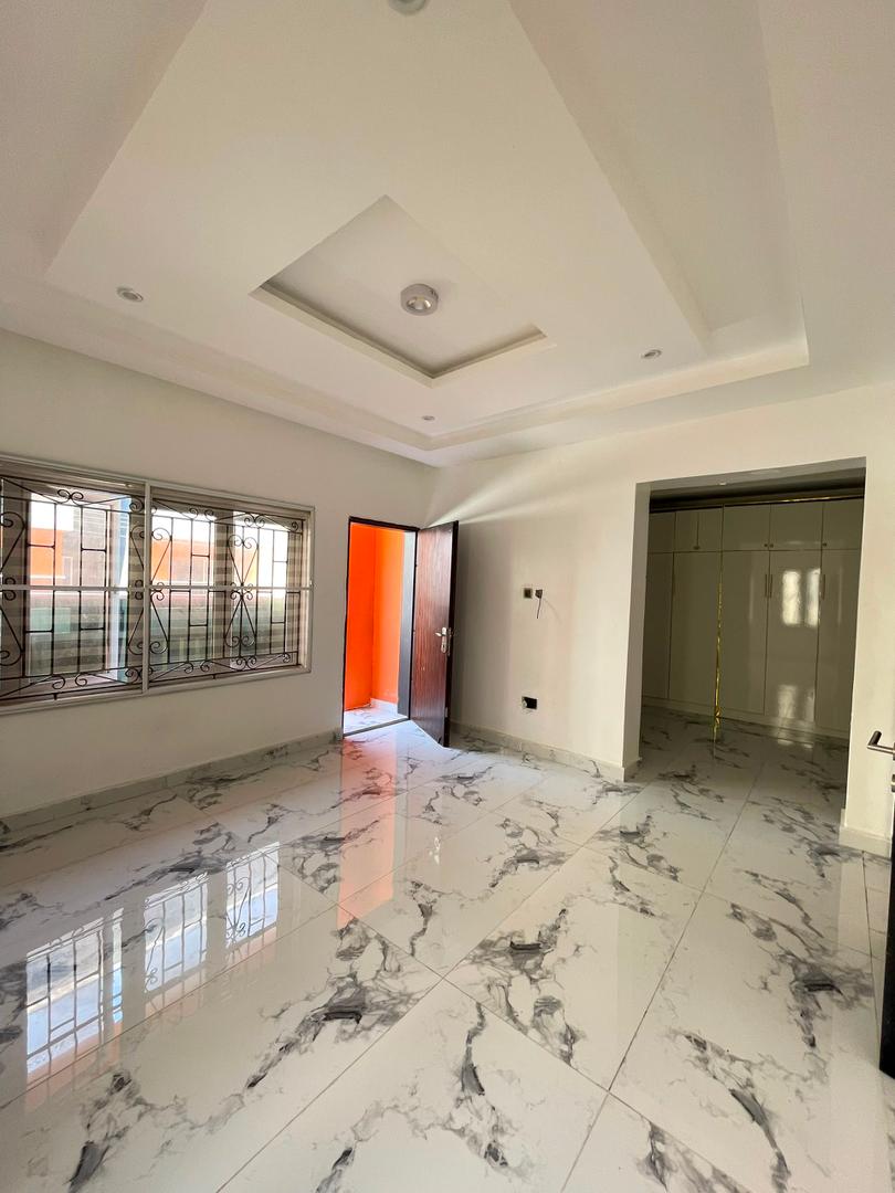 Spacious Fully Serviced Unfurnished 3 Bedroom Apartment
