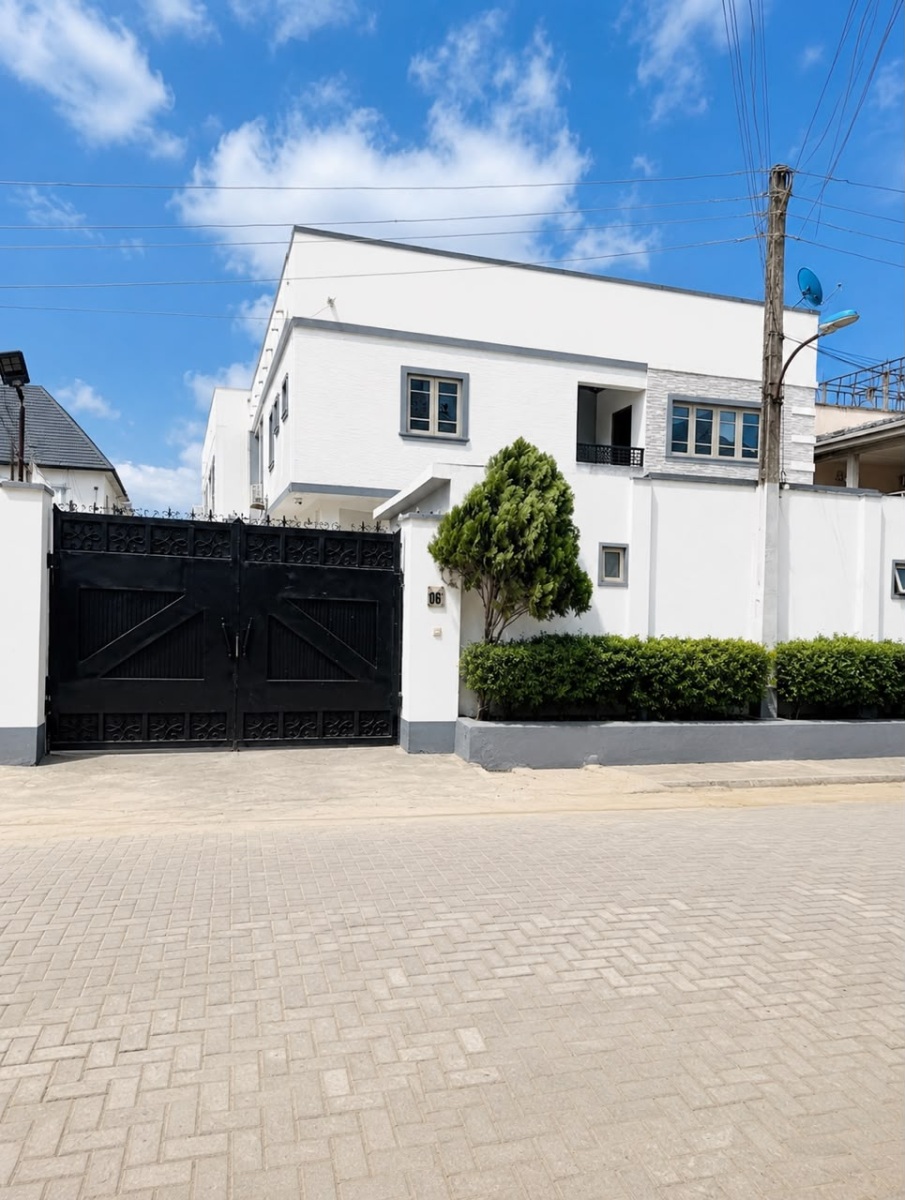 Brand New 4 Bedroom Semi-Detached Duplex in Ologolo Lekki