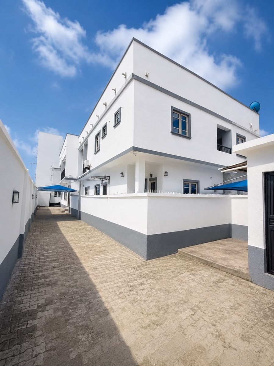 Brand New 4 Bedroom Semi-Detached Duplex in Ologolo Lekki