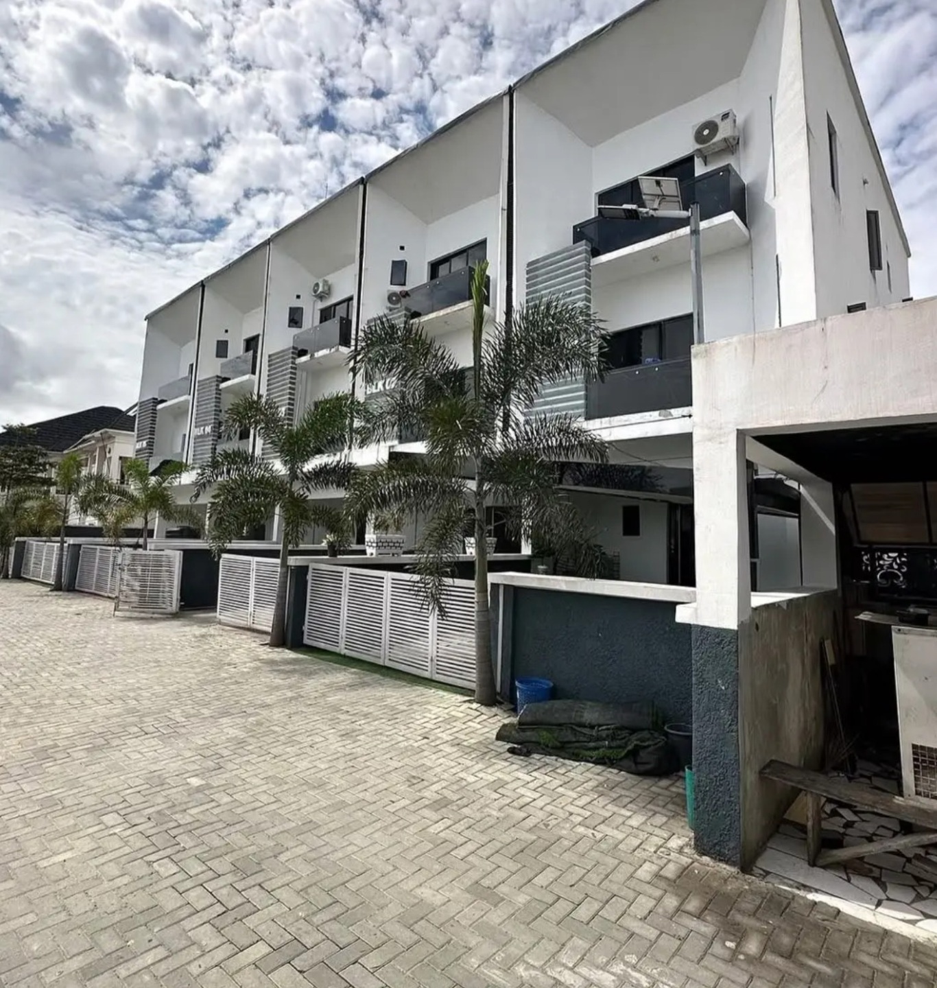 4 BEDROOM TERRACE DUPLEX AT IKOTA, LEKKI
