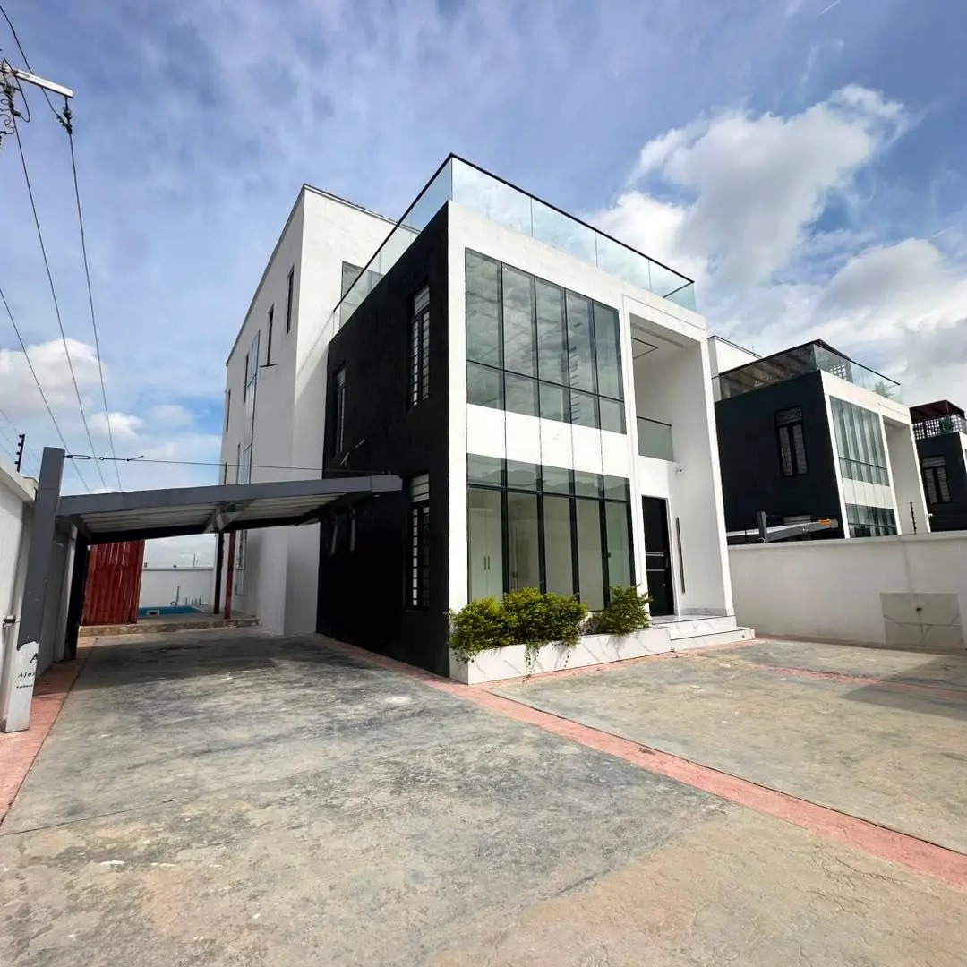 Premium 5 Bedroom Fully Detached Duplex in Lekki Phase1