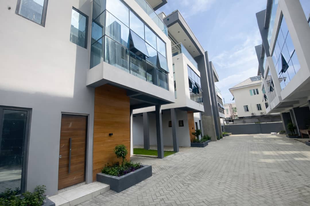 4 BEDROOM SEMI-DETACHED DUPLEX