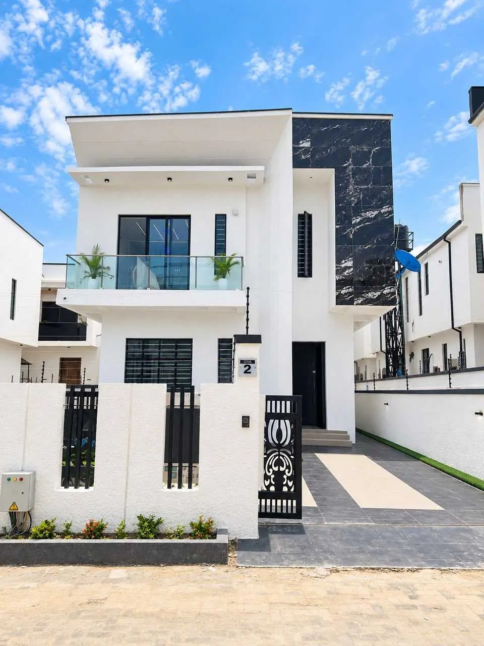 5 BEDROOM DETACHED DUPLEX PLUS BQ IN IKOTA LEKKI
