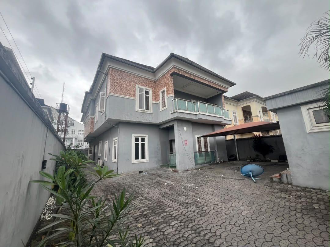 5 BEDROOM DETACHED HOUSE WITH A ROOM SERVICE QUARTERS