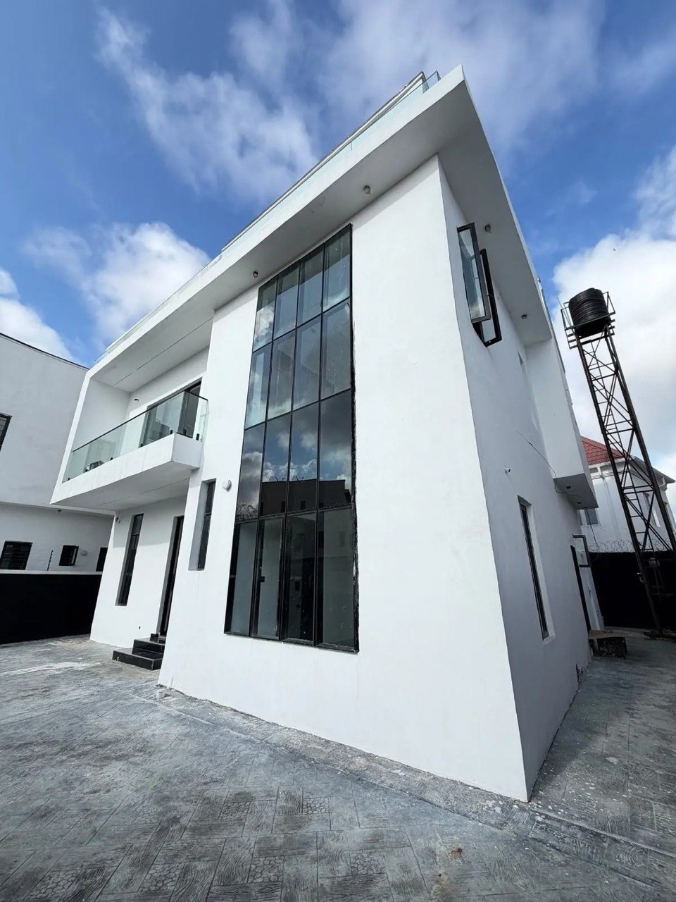 CONTEMPORARY 5 BEDROOM DETACHED DUPLEX WITH POOL – IKOTA LEKKI