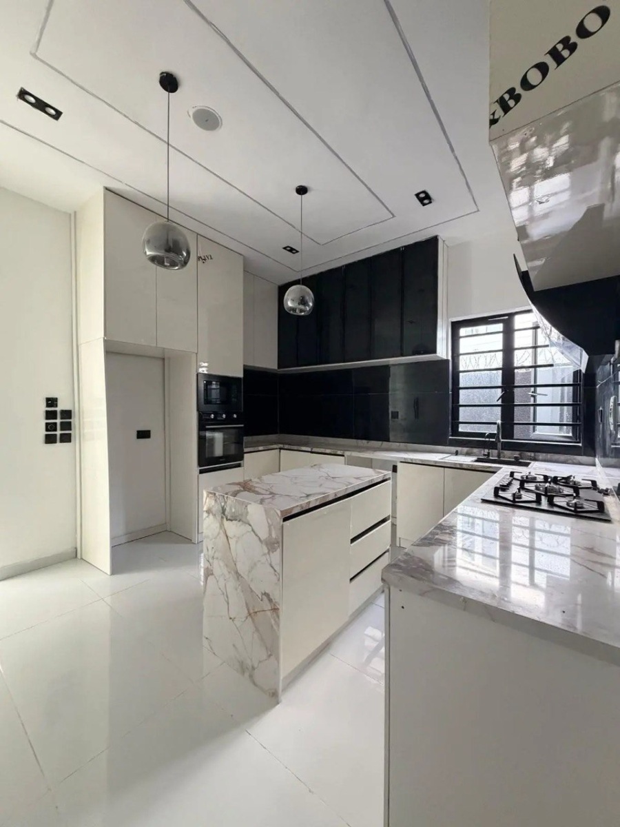 CONTEMPORARY 5 BEDROOM DETACHED DUPLEX WITH POOL – IKOTA LEKKI