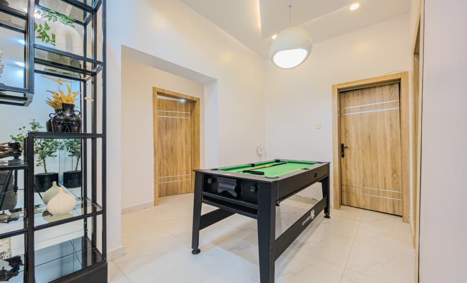 2 Bedroom Apartment With A Private Cinema And PS5