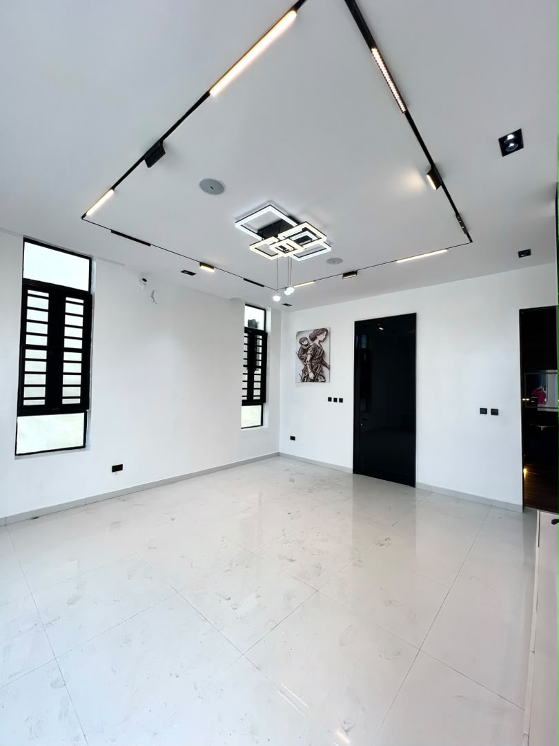 5 BEDROOM DETACHED DUPLEX WITH SWIMMING POOL AND BQ