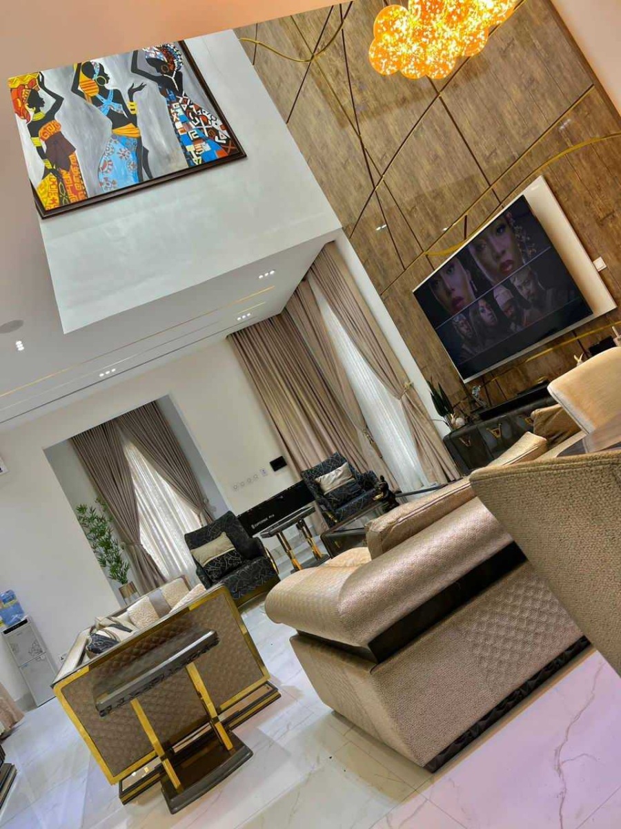 Luxury 6 Bedroom Duplex Available for Shortlet