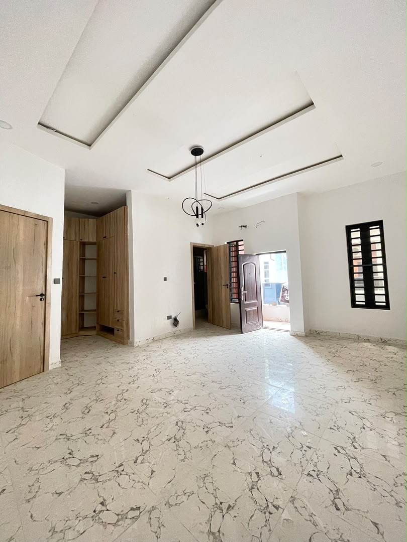 Serviced 4 Bedroom Terrace with Pool & Gym | Ajah