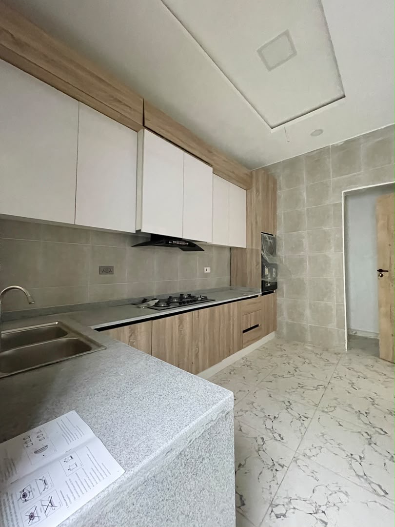 Serviced 4 Bedroom Terrace with Pool & Gym | Ajah