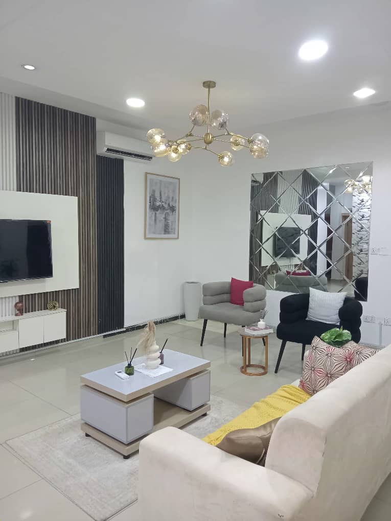 Fully Serviced Spacious 3 Bedroom Flat
